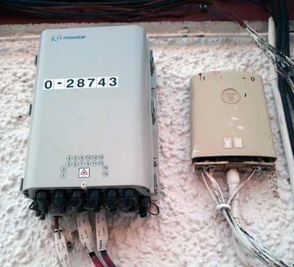 Caja terminal de cobre para ADSL junto a una de fibra óptica